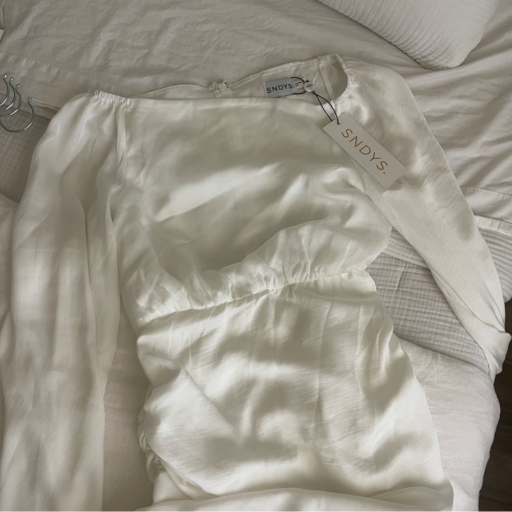 Elegant Off-Shoulder White Mini Dress - Picture 2 of 11